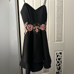 Black with floral detail short dress size 0 B. Smart